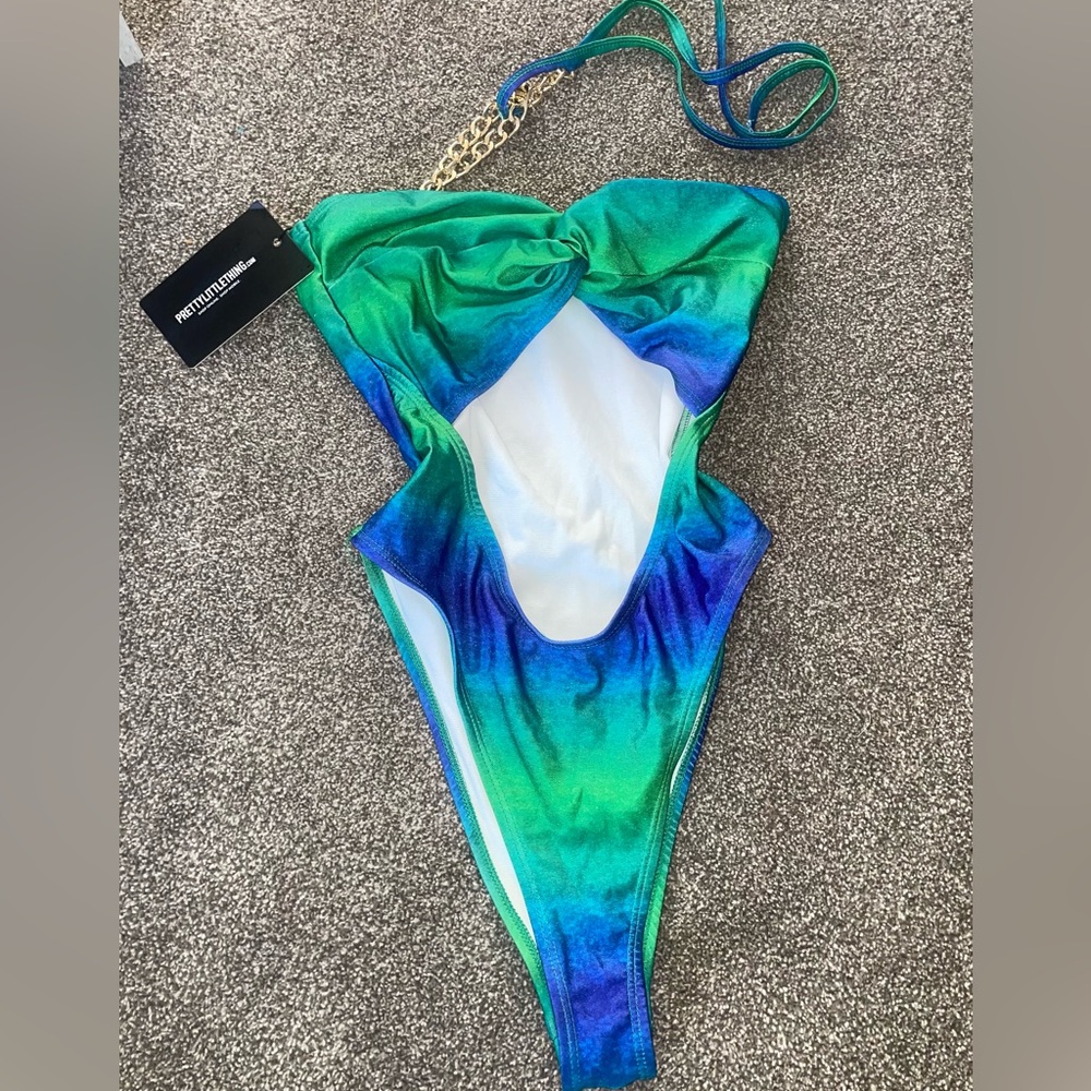 PrettyLittleThing Women’s Green Ombré Bandeau Neck Chain Cut Out Swimsuit